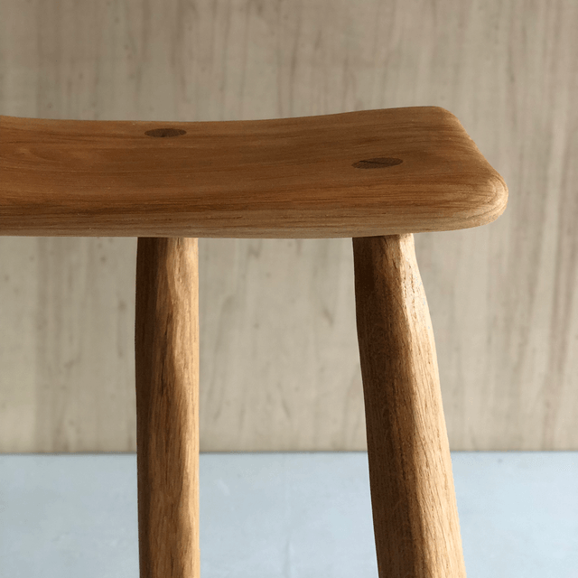 Tabouret tripode en chêne 
