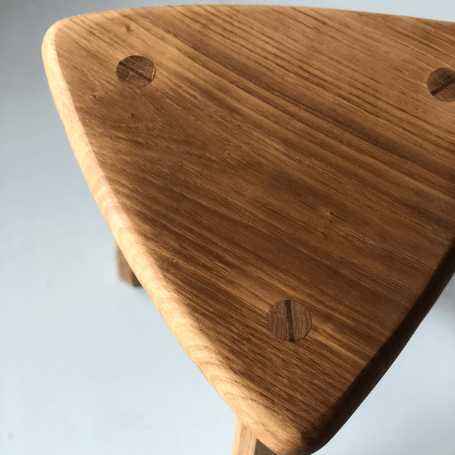 Petit tabouret triangle 