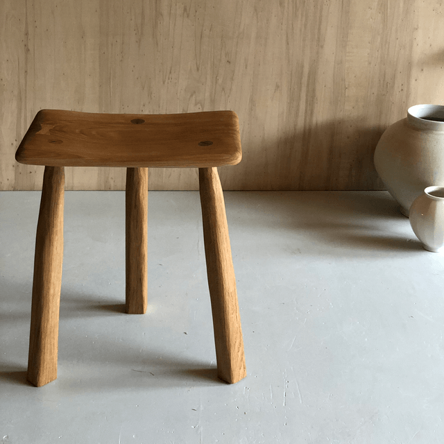 Tabouret tripode en chêne 