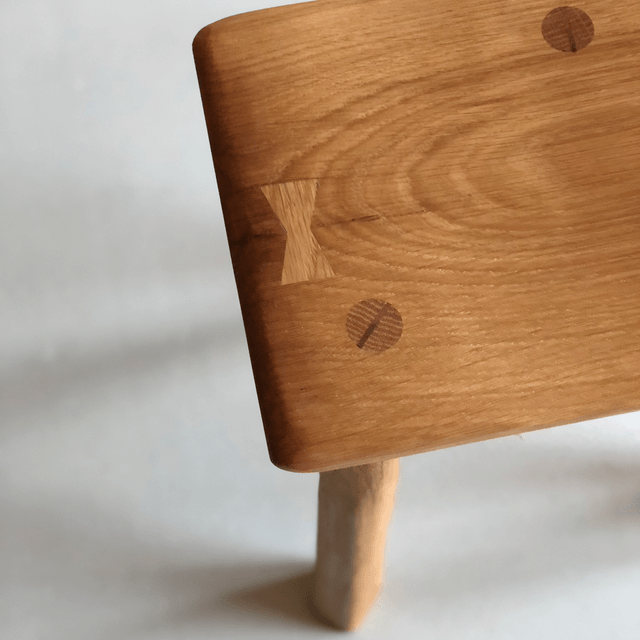 Tabouret tripode en chêne 