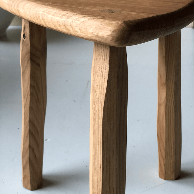 Petit tabouret triangle 