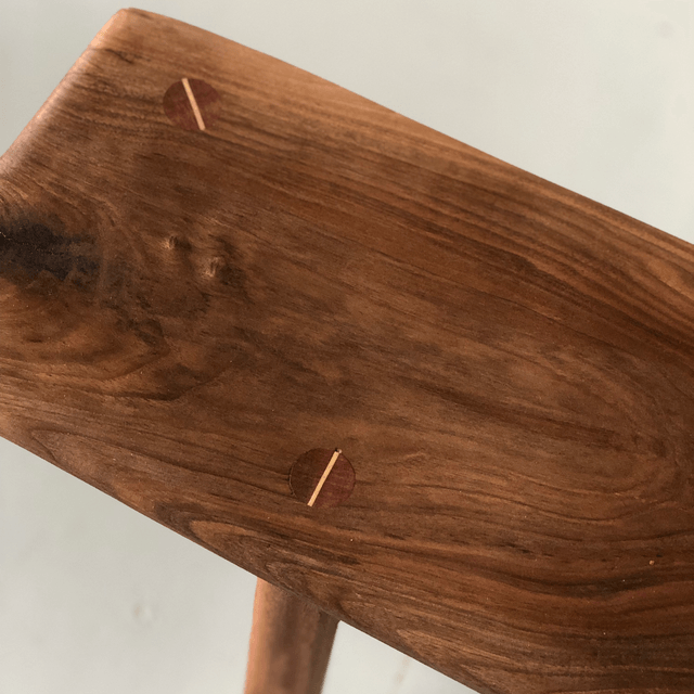 Tabouret tripode noyer