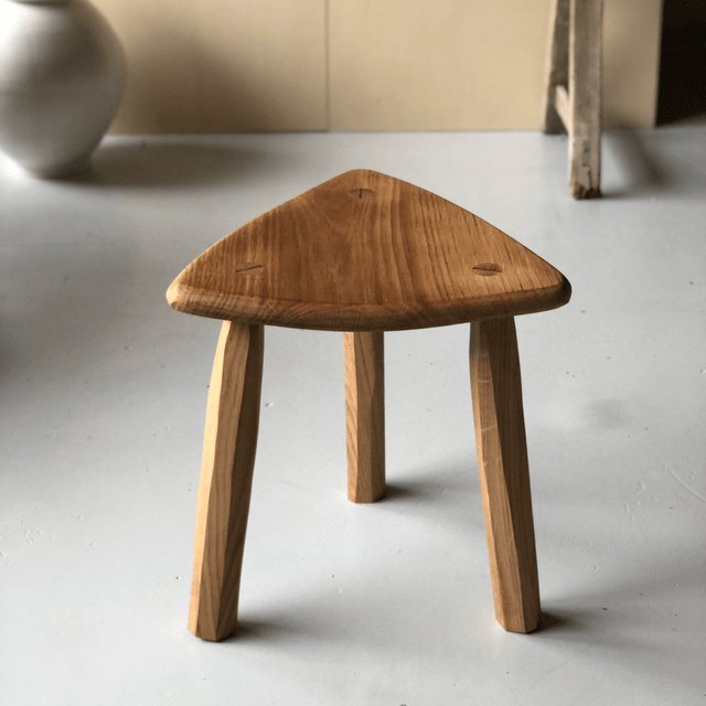 Petit tabouret triangle 