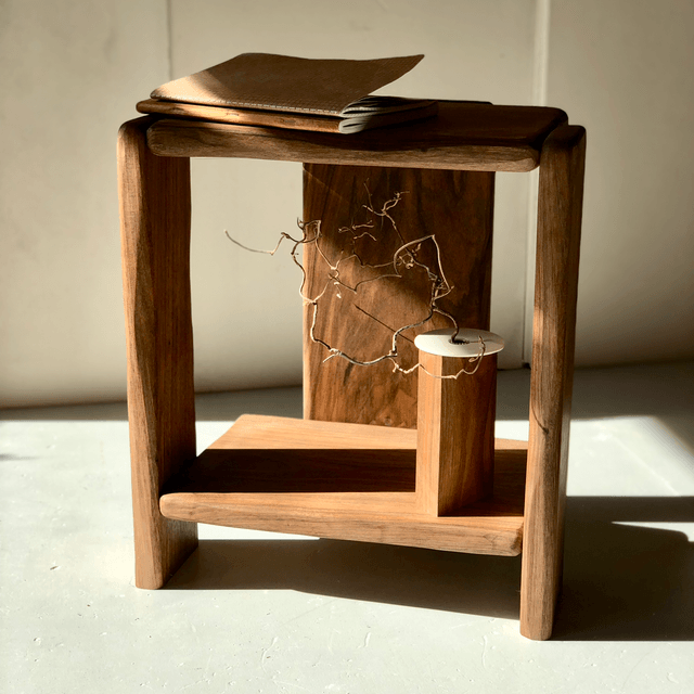 Table d’appoint en noyer