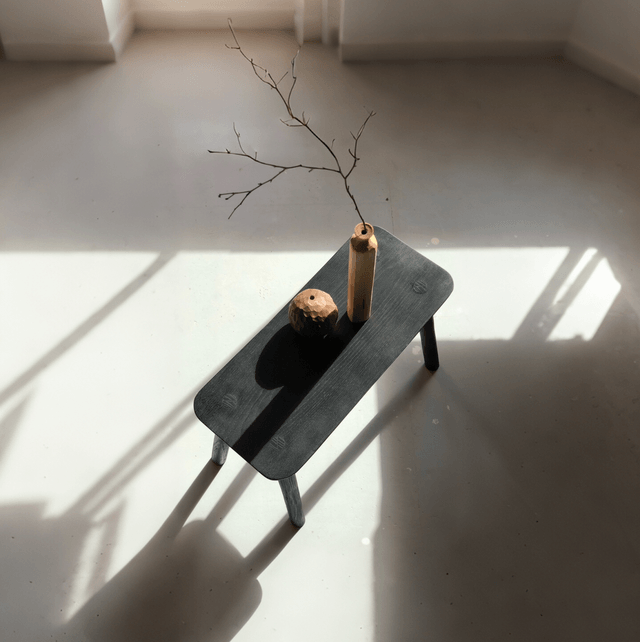 Tabouret large en chêne teinté noir