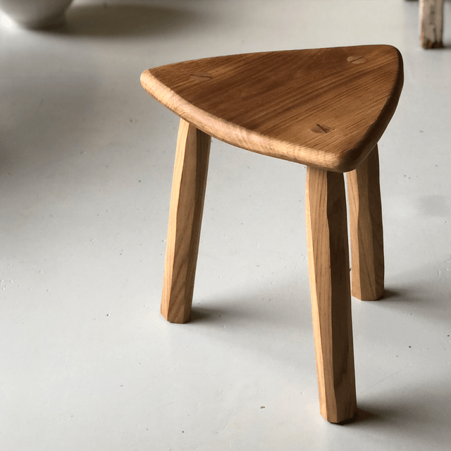 Petit tabouret triangle 