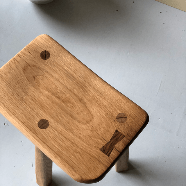 Tabouret tripode