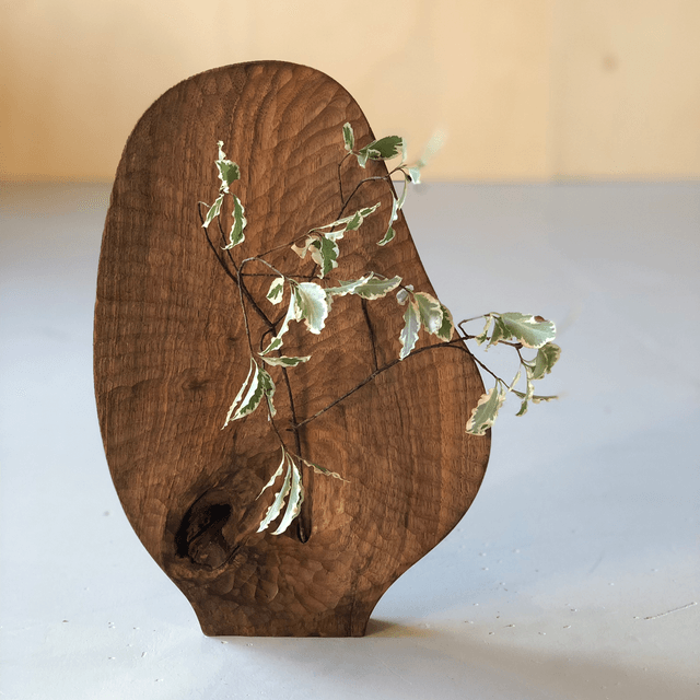 Vase unique en noyer 