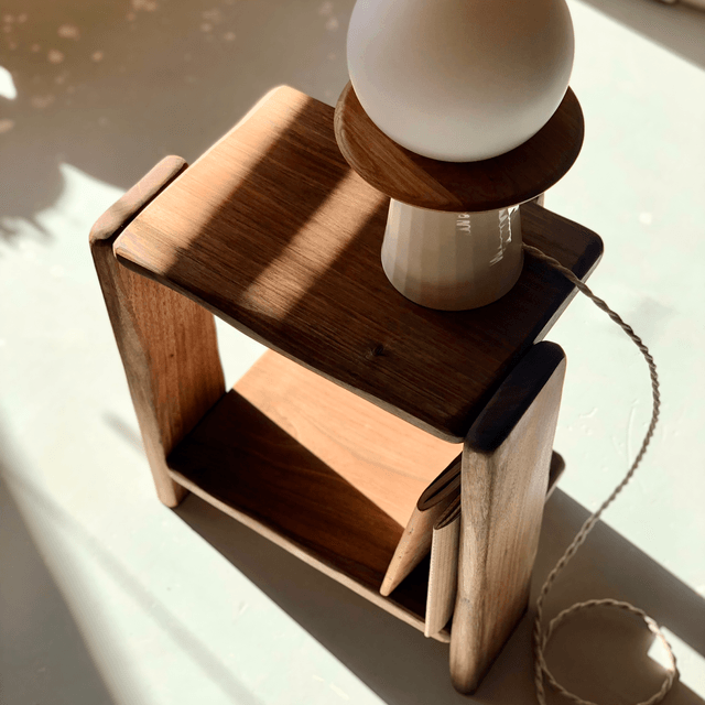 Table d’appoint en noyer