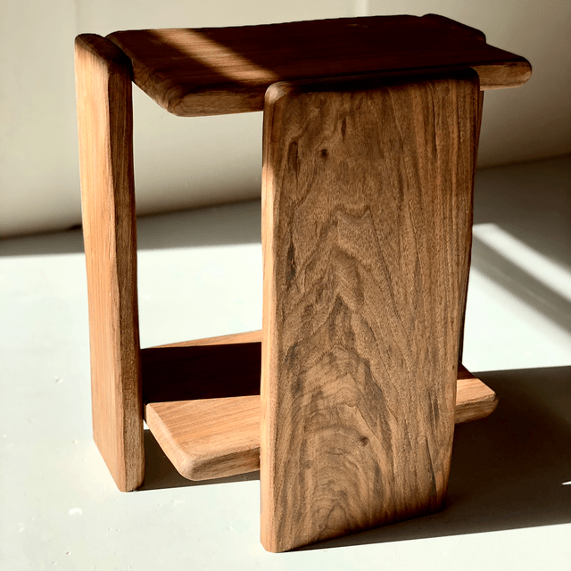 Table d’appoint en noyer