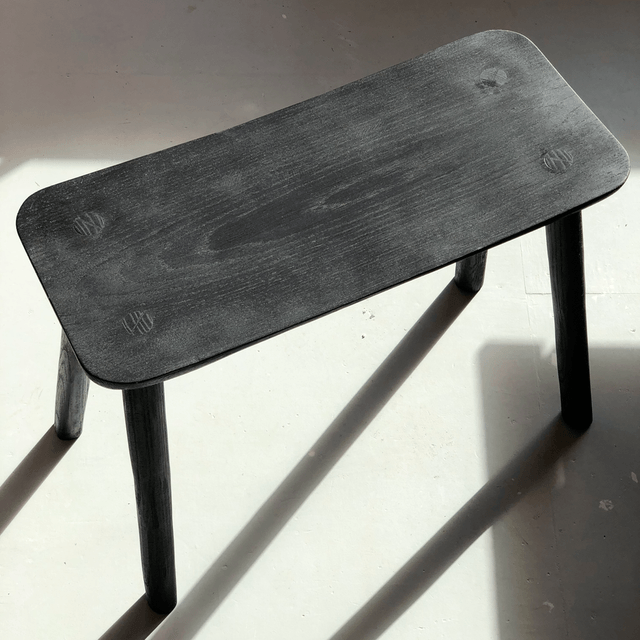 Tabouret large en chêne teinté noir