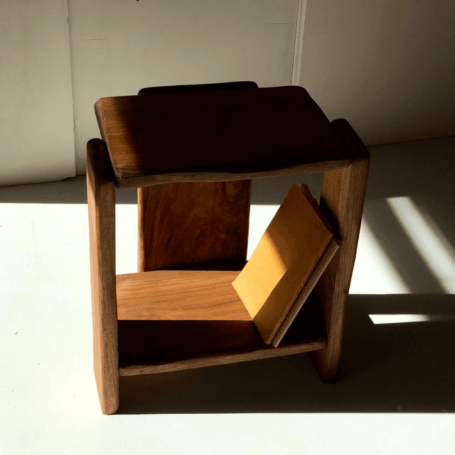 Table d’appoint en noyer